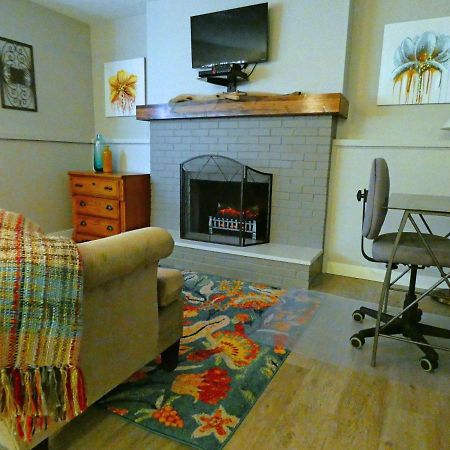 The Walnut Tree Apartment Creston Exterior photo